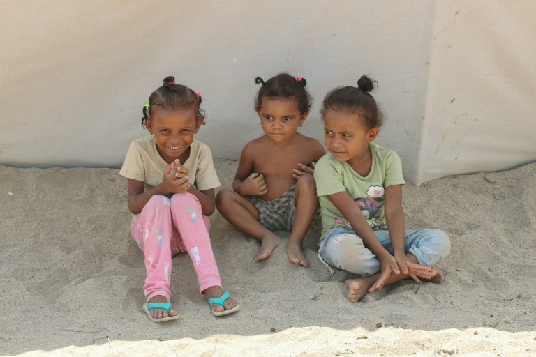 Des enfants au camp de déplacés d'Al-Farsi, à Ras Imran, près d'Aden, le 17 septembre 2026 au Yémen