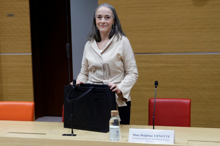 La dirigeante de France TV, Delphine Ernotte Cunci, arrive devant la commission d'enquête parlementaire sur l'audiovisuel public, à Paris, le 8 avril 2026