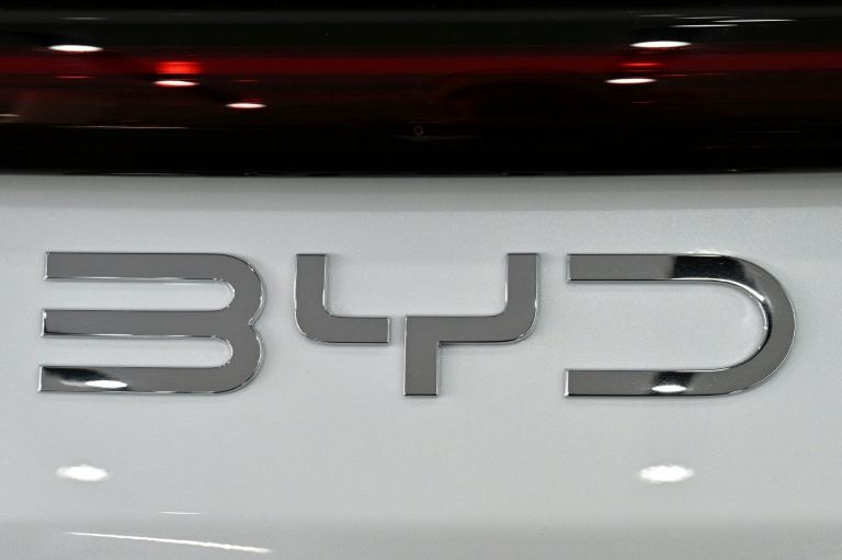 Le constructeur automobile chinois BYD est en discussion avec Stellantis et d’autres constructeurs européens pour reprendre des usines sous-utilisées en Europe