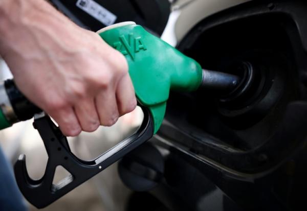 Le budget mensuel que les conducteurs de voitures à essence consacrent au carburant est désormais presque trois fois plus élevé que les dépenses d'énergie des propriétaires de voitures électriques