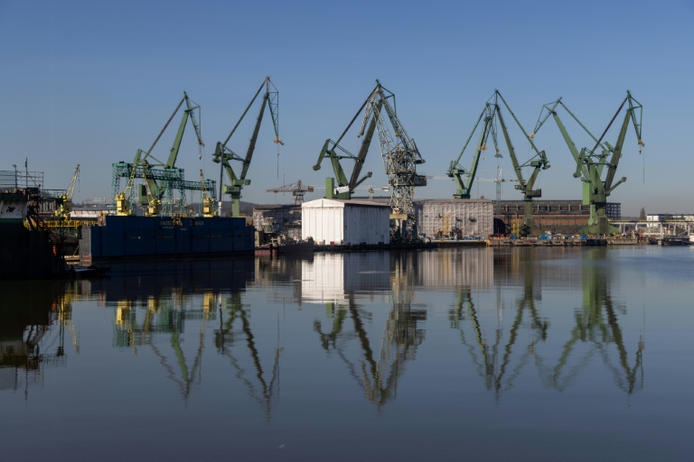 Des grues du chantier naval de Gdansk, le 6 mars 2026