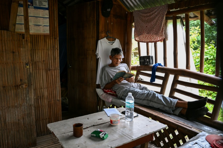 Un habitant dont le village est menacé par un vaste projet de pôle technologique à l'initiative des Etats-Unis, le 2 septembre 2026 à Capas, aux Philippines