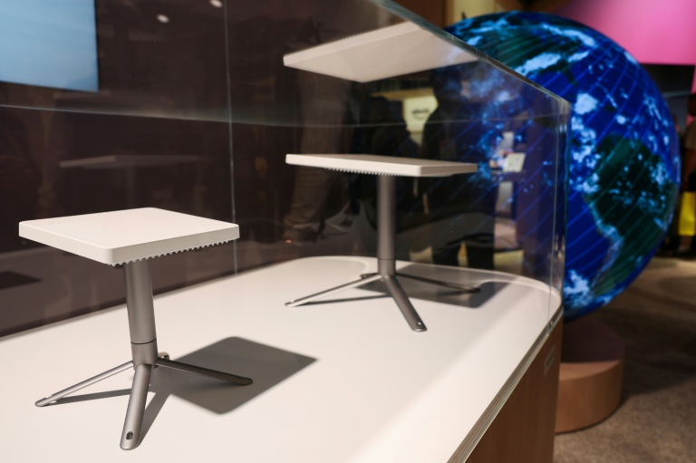 Des antennes Amazon Leo Nano et Leo Pro pour l'internet par satellite en orbite terrestre basse (LEO) présentées au salon annuel de l'électronique grand public (CES) à Las Vegas, le 7 janvier 2026 dans le Nevada
