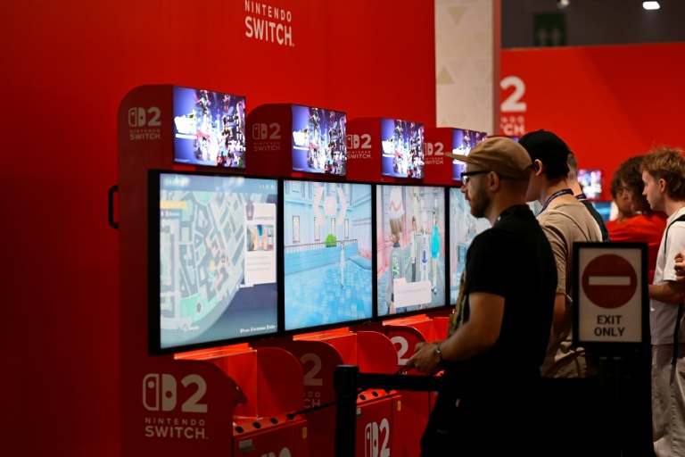 Des gamers jouent à