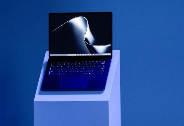 Microsoft présente le Surface Laptop Ultra, équipé de la technologie Nvidia RTX Spark, le 7 octobre 2026 à San Francisco, en Californie