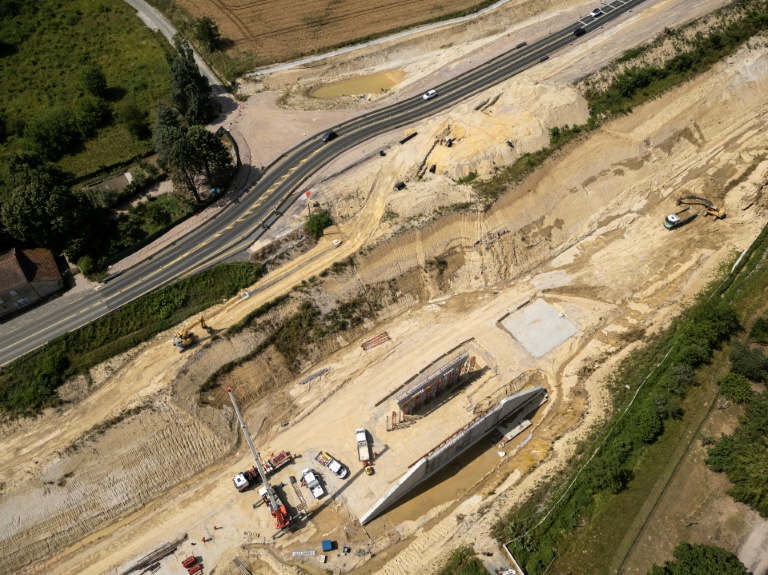 Une vue aérienne d'une partie du chantier de l'A69 à Verfeil, en Haute-Garonne, le 24 juin 2025