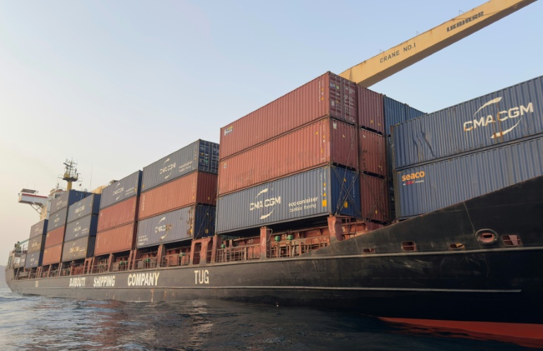 Un porte-conteneurs ancré près du détroit de Bab el manded, au large de la côte du Yemen dans le Golfe d'Aden, le 6 aout 2026