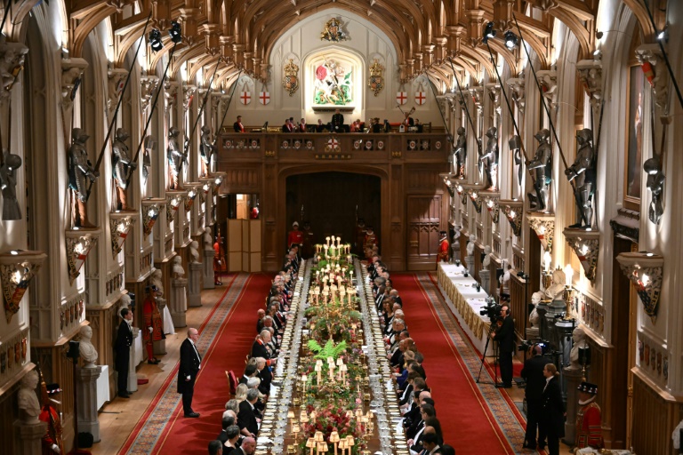 Le roi Charles III aux côtés du président américain Donald Trump pour prononcer un discours lors d'un banquet d'État au château de Windsor, pour la deuxième visite d'État du président américain, le 17 septembre 2025 à Windsor