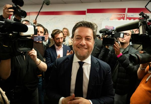 Benoît Payan, maire sortant de Marseille et candidat à sa réélection, célèbre sa victoireau 2etour des municipales à Marseille, le 22 mars 2026 dans les Bouches-du-Rhône