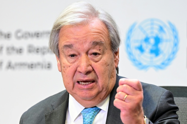 Le chef de l'ONU António Guterres lors d'une conférence de presse à Erevan, avant l'ouverture de la COP17 sur la biodiversité en Arménie le 15 ocobre 2026