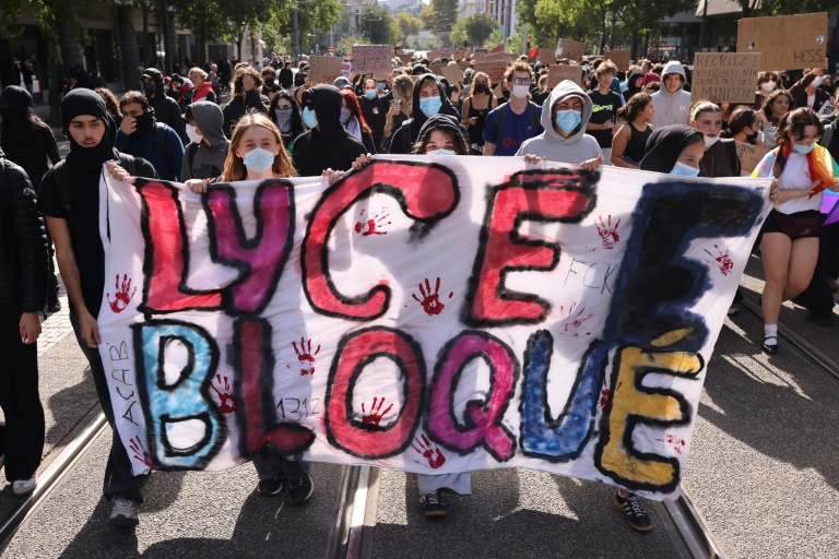 Des lycéens manifestent à Lyon, le 2 octobre 2026