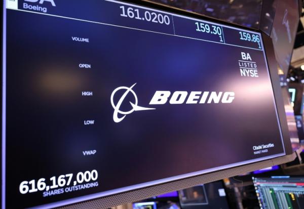Logo de Boeing sur un des écrans de la Bourse de New York le 4 septembre 2024