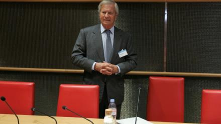 Le milliardaire Vincent Bolloré, actionnaire majoritaire du groupe de médias Canal+, assiste à une audition de la Commission d'enquête sur l'audiovisuel à l'Assemblée nationale, le 24 mars 2026 à Paris