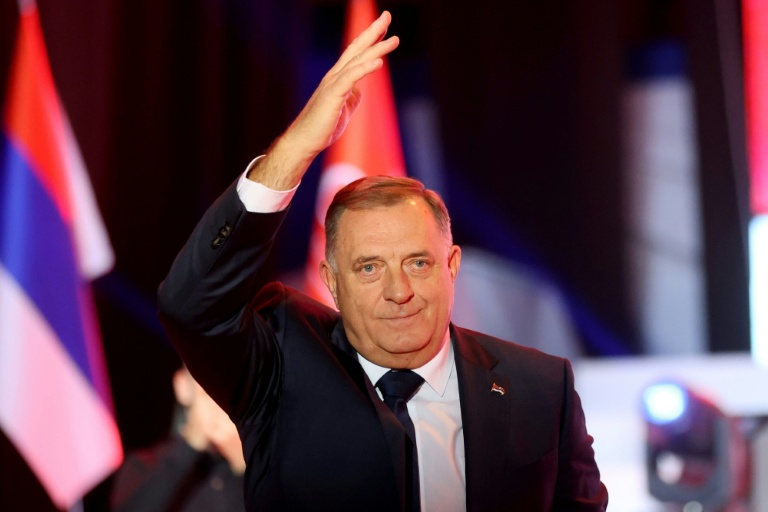 Milorad Dodik, ancien président de la Republika Srpska et dirigeant de l'Union des sociaux-démocrates indépendants (SNSD), assiste au dernier meeting électoral de son parti à Banja Luka, en Bosnie-Herzégovine, le 2 octobre 2026