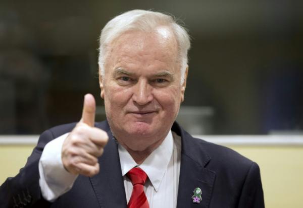 Ratko Mladic, ancien chef militaire des Serbes de Bosnie, lors de son procès au Tribunal pénal international pour l'ex-Yougoslavie (TPIY), le 22 novembre 2017 à La Haye, aux Pays-Bas