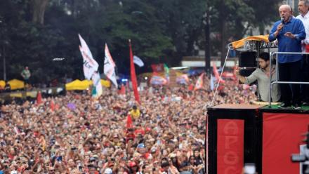 Le président du Brésil, Luiz Inácio Lula da Silva, lors d’une manifestation de masse à São Paulo, le 11 octobre 2026