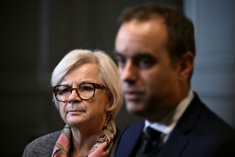 La ministre de la Défense Catherine Vautrin et le Premier ministre Sébastien Lecornu, le 1er décembre 2025 à Paris