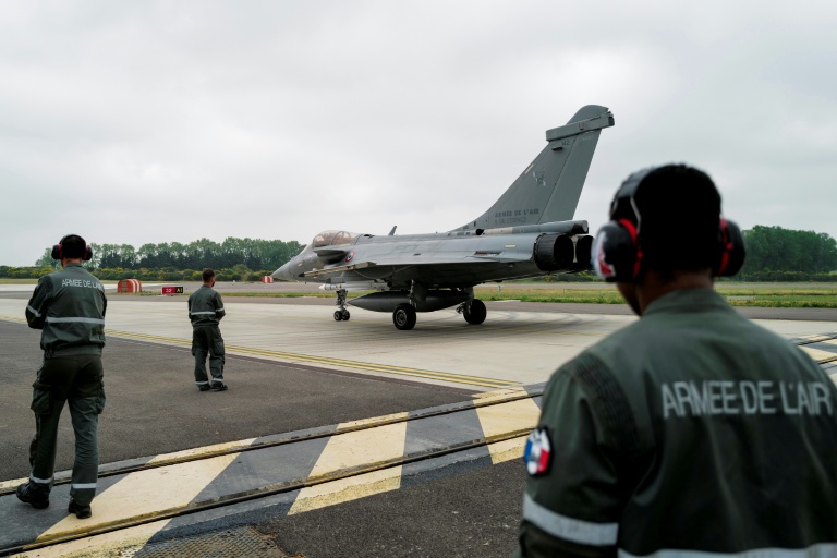 Un avion de chasse Rafale sur le tarmac de la base aérienne 115 à Orange, dans le Vaucluse, le 28 avril 2026