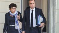 La ministre française de la Transition écologique Monique Barbut (g) et le Premier ministre français Sébastien Lecornu sur le perron du palais de l'Élysée à Paris, le 10 septembre 2026