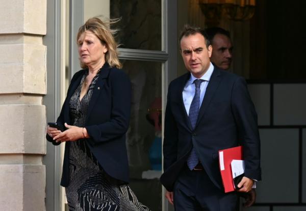 La présidente de l'Assemblée nationale, Yaël Braun-Pivet, aux côtés du Premier ministre Sébastien Lecornu, sortant du Palais Bourbon, Paris, le 11 septembre 2025