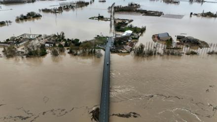 Vue aérienne de la Garonne en crue à Tonneins, dans le Lot-et-Garonne, le 13 février 2026