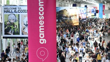  Des visiteurs au salon du jeu vidéo Gamescom, le 22 août 2024 à Cologne, en Allemagne