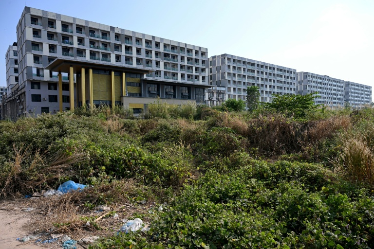 Des immeubles d'un complexe soupçonné d'abriter un centre d'escroquerie à Sihanoukville, le 14 janvier 2026 au Cambodge