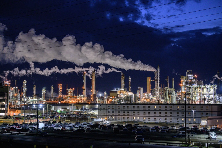 Le complexe d'exploitation de sables bitumineux Syncrude près de  Fort McKay, dans la province canadienne de l'Alberta, le 7 septembre 2022