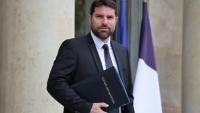 Le ministre français du Logement, Vincent Jeanbrun, quitte le palais de l'Élysée à Paris après la réunion hebdomadaire du Conseil des ministres, le 10 juin 2026