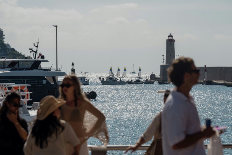 Des bateaux de pêcheurs en colère bloquent le port de Nice, le 17 septembre 2026