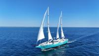 Le voilier Artemis, développé par Towt, au large de Concarneau le 7 avril 2025