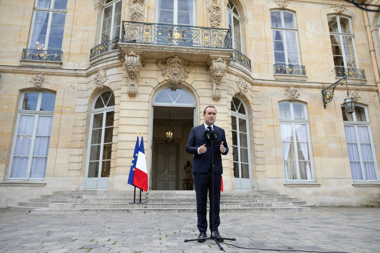 Le Premier ministre Sébastien Lecornu à Matignon le 10 avril 2026, à Paris