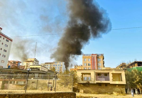 La fumée d'explosions au-dessus de Kaboul le 15 octobre 2025