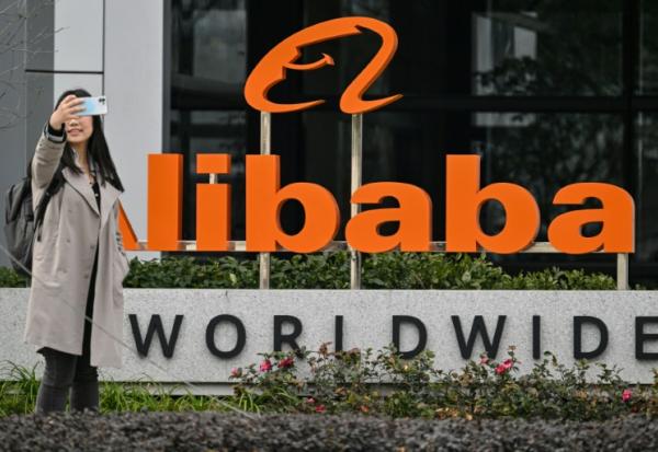 Le logo d'Alibaba dans le quartier de Xuhui à Shanghai, le 22 février 2025 en Chine