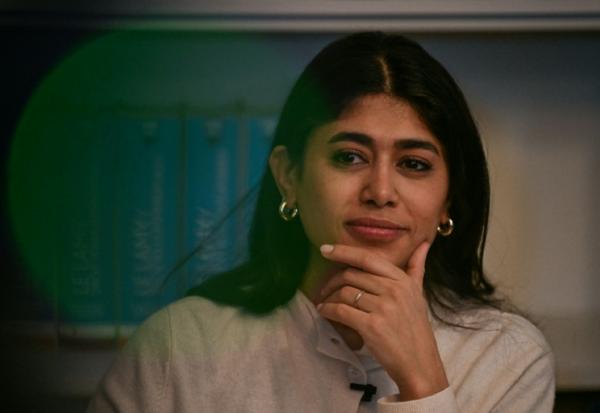 L'eurodéputée Rima Hassan (La France insoumise) en conférence de presse, le 3 avril 2026 à Paris