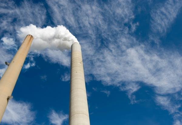 Le coût économique des émissions de CO2 est bien plus important que ce qui avait été estimé jusqu'à présent, selon une étude qui rend les plus gros pollueurs responsables de milliers de milliards de dollars de dommages climatiques à travers le monde