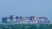 Le porte conteneur "Apollon Valletta" de l'armateur français CMA CGM au large de Fos-sur-Mer, dans le sud de la France, le 25 mars 2026