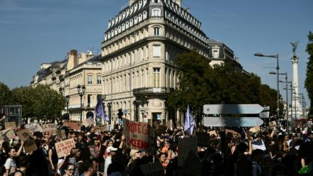 Des manifestants sont rassemblés dans le cadre du mouvement des lycéens, le 6 octobre 2026 à Bordeaux (Gironde)