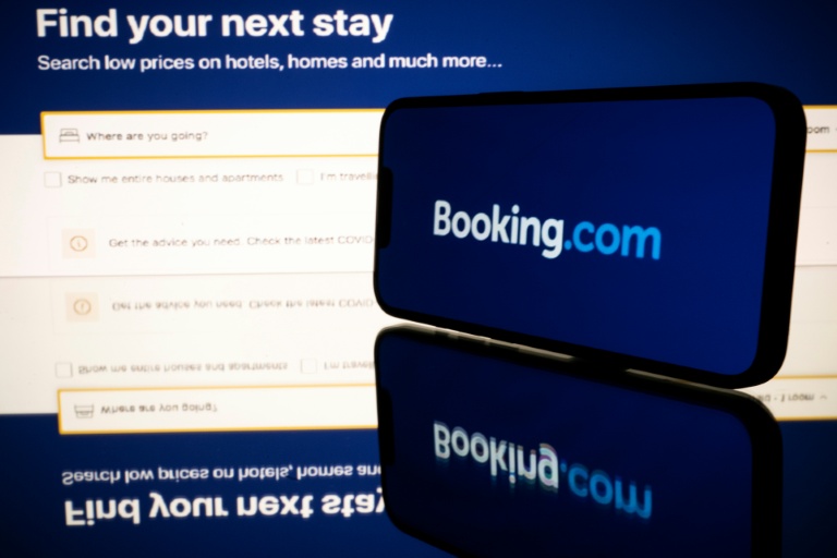 Une plainte pour complicité et recel aggravé de crimes de guerre vise les plateformes Airbnb et Booking.com, accusées par La Ligue des droits de l'Homme (LDH) de favoriser le