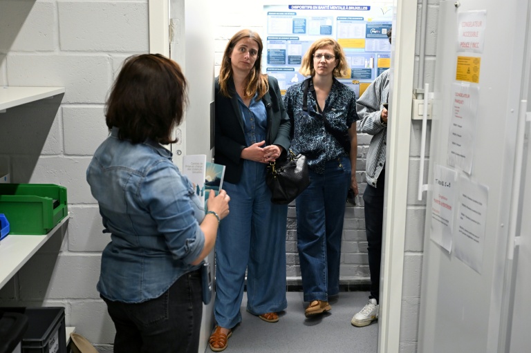 La secrétaire nationale du parti Les Écologistes, Marine Tondelier, visite un centre d'accueil des victimes de violences sexuelles à Bruxelles, le 15 juin 2026