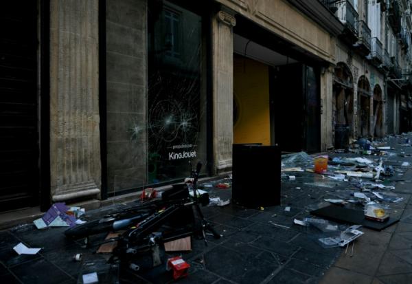 Des magasins pillés et endommagés à Bordeaux, au lendemain d'une manifestation contre la vie chère, le 18 octobre 2026