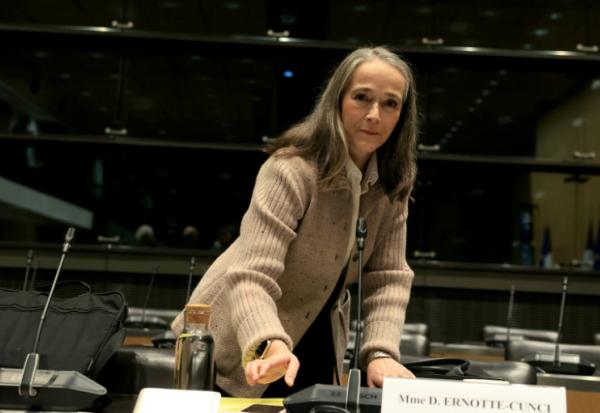 La présidente de France Télévisions, Delphine Ernotte Cunci, arrive pour son audition devant la commission d'enquête sur l'audiovisuel public à l'Assemblée nationale, le 10 décembre 2025 à Paris