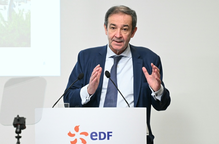 Le PDG d'EDF Bernard Fontana s'exprime lors de la présentation des résultats du groupe, le 20 février 2026 à Paris