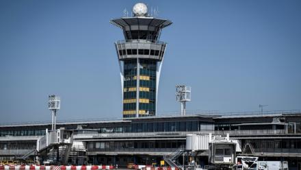 Le principal syndicat des contrôleurs aériens français "suspend son préavis de grève des 7,8 et 9 octobre", à l'issue de consultations avec la Direction générale de l'aviation civile
