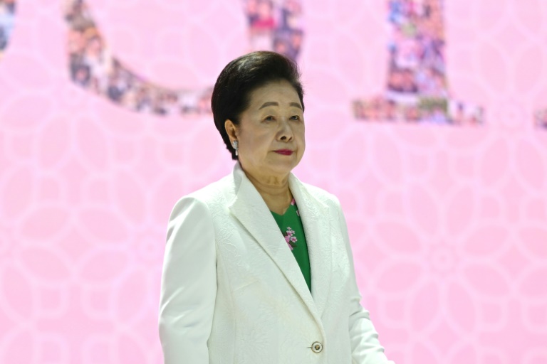 La dirigeante de l'Église de l'Unification (secte Moon), Han Hak-ja? assiste à une cérémonie de mariage de masse au Cheongshim Peace World Center, le 12 avril 2025 à Gapyeong, en Corée du Sud