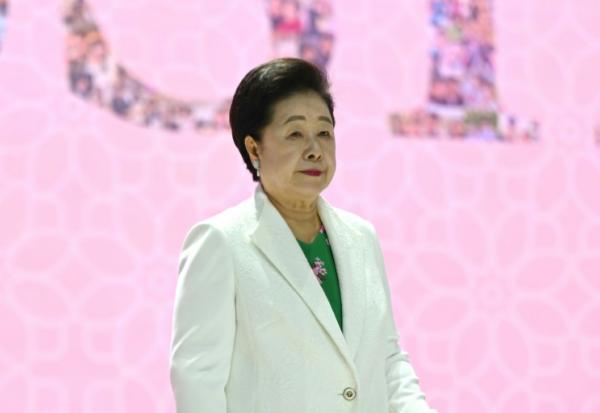 La dirigeante de l'Église de l'Unification (secte Moon), Han Hak-ja? assiste à une cérémonie de mariage de masse au Cheongshim Peace World Center, le 12 avril 2025 à Gapyeong, en Corée du Sud