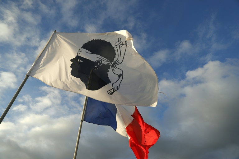 Par la voix d'hommes en armes, le groupuscule clandestin indépendantiste corse FLNC-UC a vivement rejeté l'autonomie actuellement en discussion pour l'île