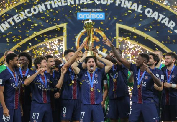 Les joueurs du Paris SG célèbrent leur victoire en coupe intercontinentale mercredi contre Flamengo à Doha, au Qatar.