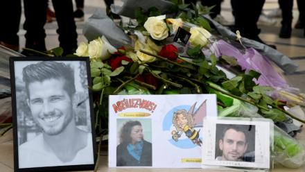 Hommage le 11 mars 2017 à Paris aux victimes du crash d'hélicoptères lors du tournage d'une émission en Argentine: La navigatrice Florence Arthaud, le boxeur Alexis Vastine et la nageuse Camille Muffat avaient péri dans cet accident,en 2015