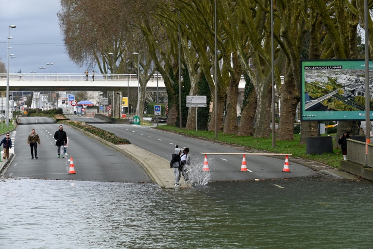Une route inondée par la Maine à Angers, le 22 février 2026